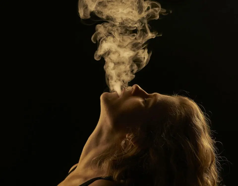 Smoke røg model kvinde Johanne Martin Bang-Hansen December 2019